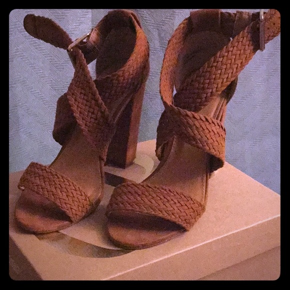 Size 7 Cognac colored Heels - Picture 1 of 4